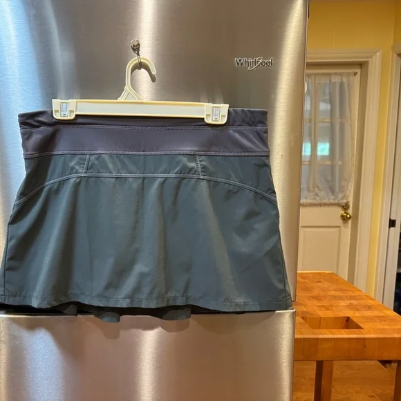 Athleta High waisted Runaround Skort M - Picture 2 of 7